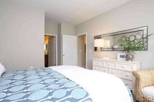 2BR, 2BA - 1,059 SF