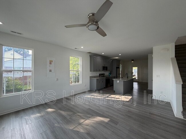 Photo - 1010 Joyce St