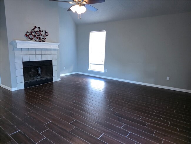 2215 Lady Leslie Ln