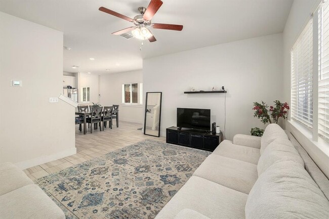 Photo - 204 Furlong Dr