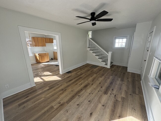 Photo - 609 Harwood Ct