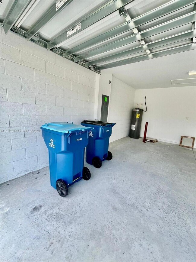 Photo - 1338 Colebrook Cir SW