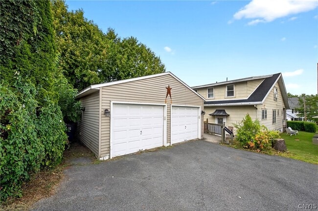 Photo - 111 Maplehurst Ave