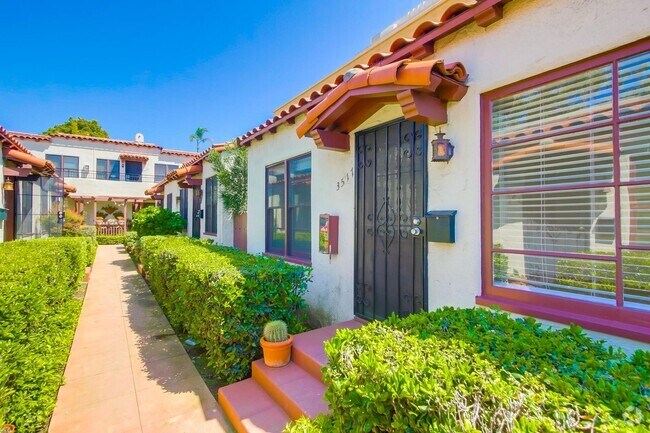 Building Photo - Spanish Craftsman Garden Apartments Banker... Unit 3517