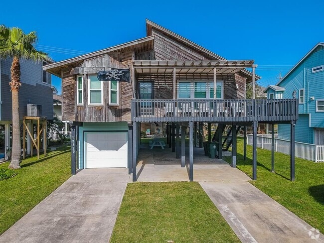 Building Photo - 13826 Pirates Beach Blvd Rental