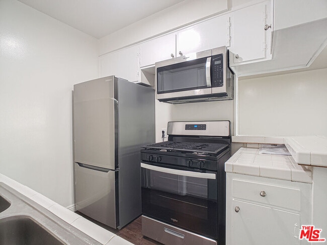 Photo - 453 N Kingsley Dr Unit 4