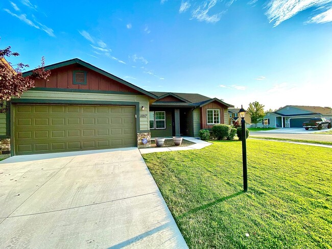 4 Bedroom + Bonus with 2 baths available 8/22 - 4 Bedroom + Bonus with 2 baths available 8/22 House