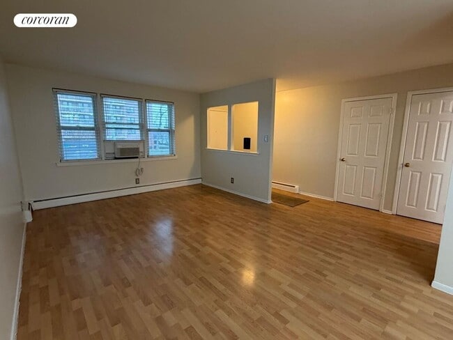 Photo - 2735 Cropsey Ave