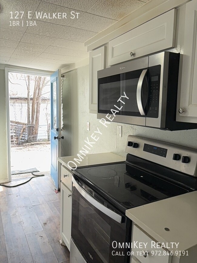 Photo - 127 E Walker St