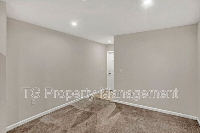 Photo - 5958 Creekside Crossing Dr