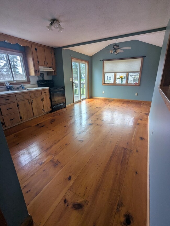 Photo - 117 Sherburne Rd