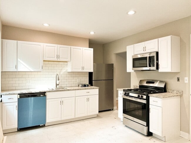 Building Photo - 570 Washington St Unit 1