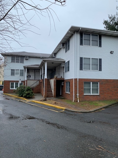 Building Photo - 5 Sewall Ave Unit B3