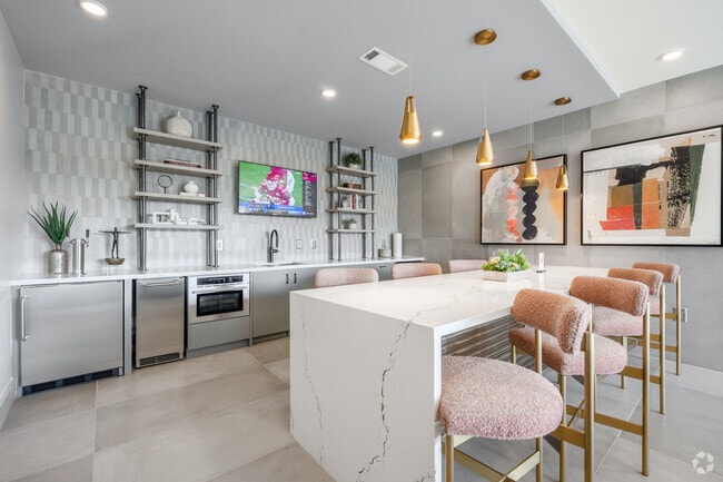 Sky Lounge - The Jayne