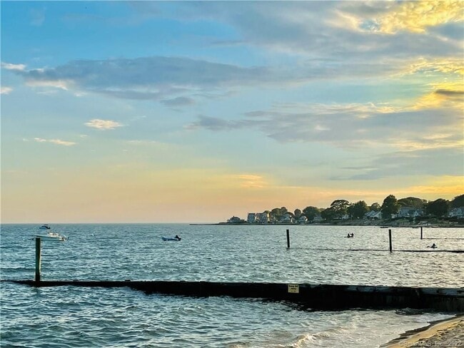28 Beach Rd E