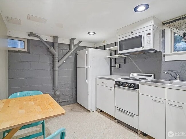 Photo - 3915 S Edmunds St Unit Studio 3