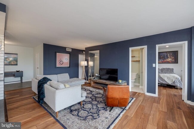 Photo - 5500 Holmes Run Pkwy Unit 1005