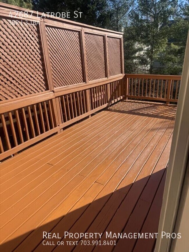 Photo - 42687 Latrobe St