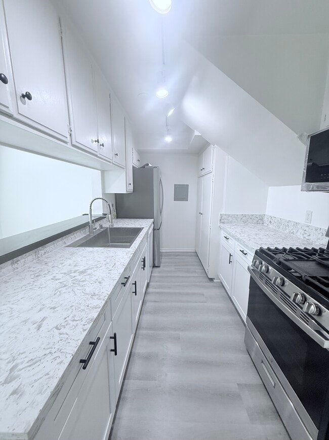 Photo - 10634 Holman Ave Unidad 3