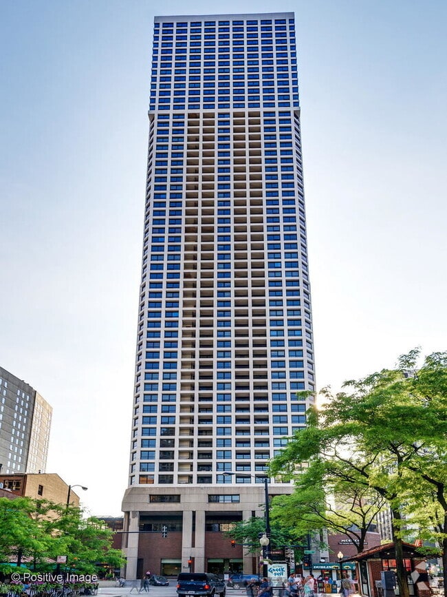 Building Photo - 1030 N State St Unit 42C Rental