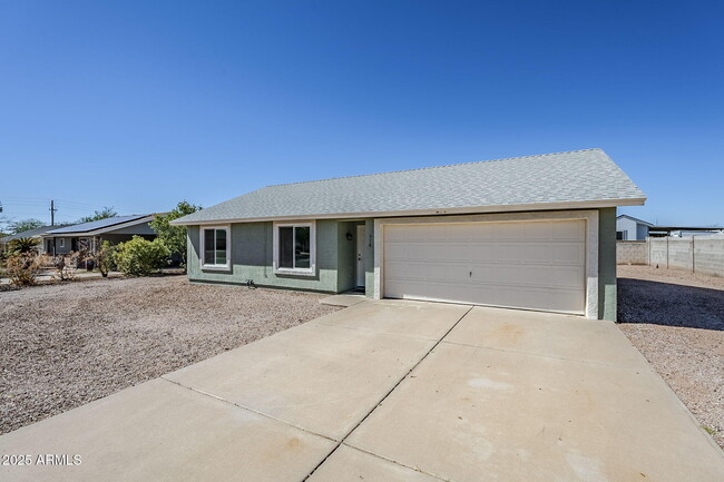 Building Photo - 678 S Silver Dr