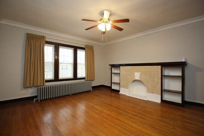 Photo - 5207 W School St Unit 2