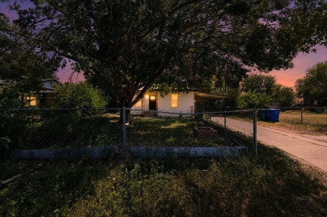 2906 Christian Dr