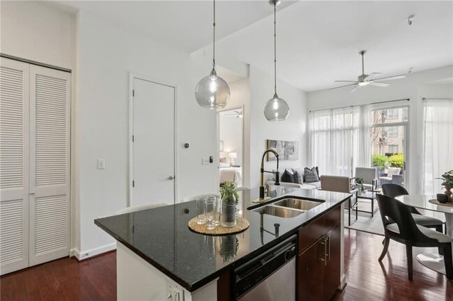 Photo - 711 Cosmopolitan Dr NE