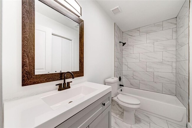 Photo - 1060 Mathews Ct