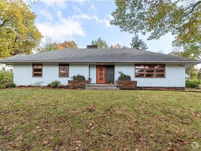 Building Photo - Wonderful Mid-Century Crestwood Home