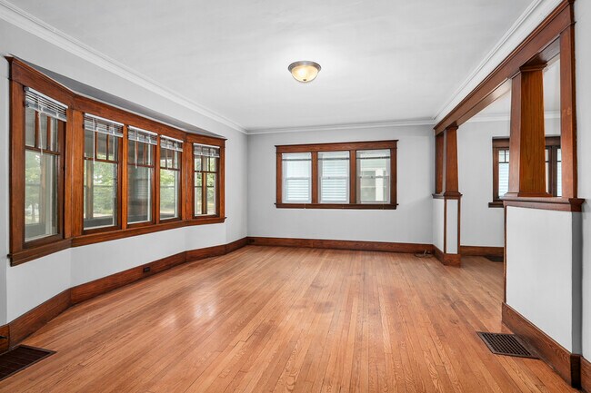 Photo - 220 Valley Ave SW