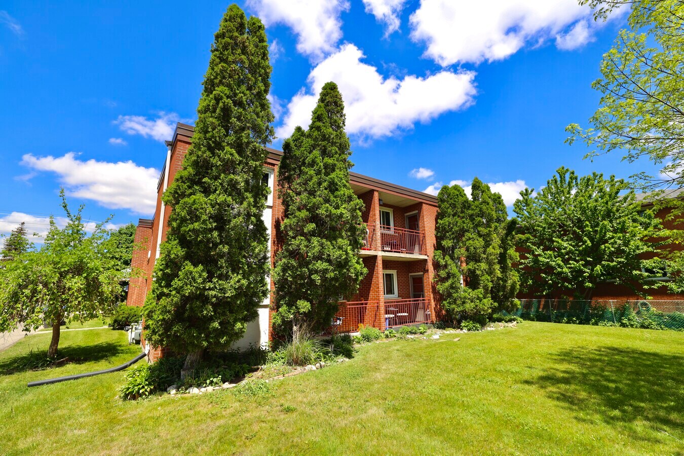 Photo - 646 Silverbirch Rd