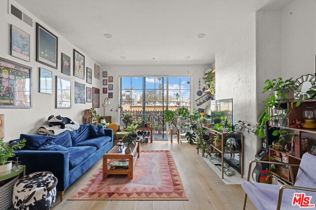 Building Photo - 1522 S Saltair Ave Unit 106