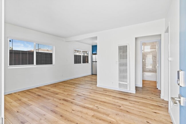 Photo - 1078 E 7th St Unit 01