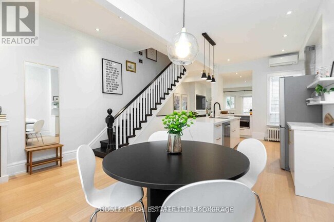 Photo - 443 Shuter St