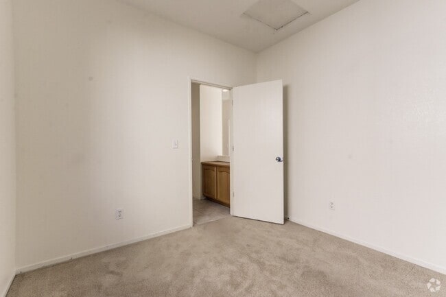 Building Photo - 9392 Lakepoint Dr Rental