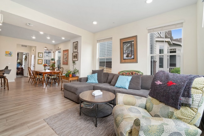 Photo - 335 Zeppelin Wy