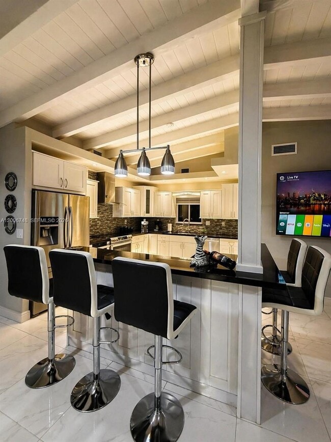 Photo - 561 NE 172nd St