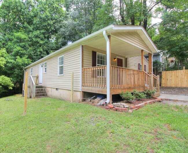 4 bed/2 Bath w/Fenced Yard in Prime Durham... House House Rental in