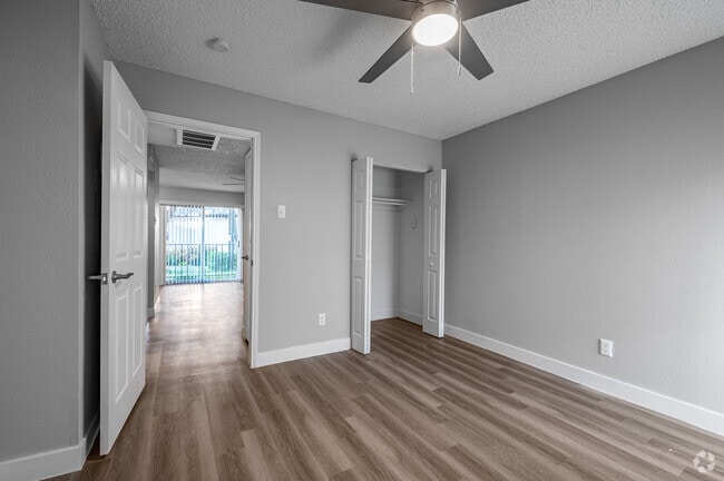 1BR, 1BA - 650SF - Villas on Rosemeade East