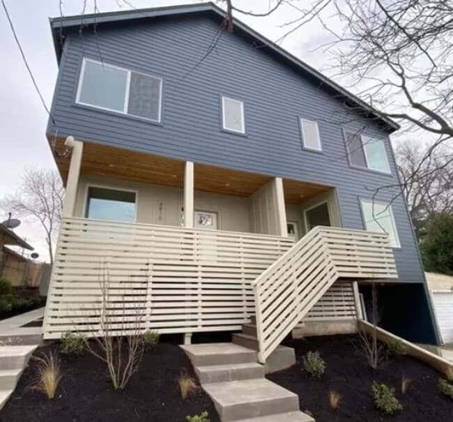 Building Photo - 4 bed/3.5 Bath Townhouse in Richmond Neighborhood, SE Portland