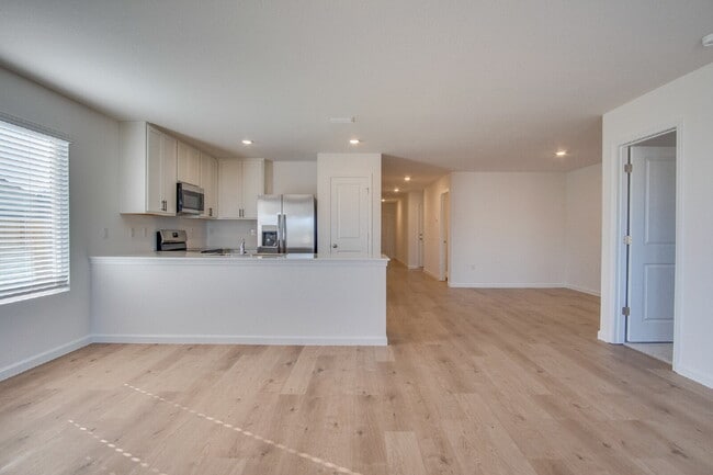 Photo - 4-Bedroom Eagles Ridge Rental with Open Floor Plan & Internet Included