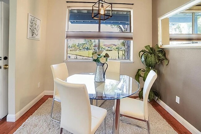 Photo - 421 Cork Harbour Cir