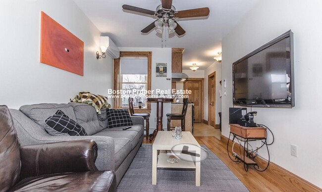 Photo - 16 S Russell St Unidad 2