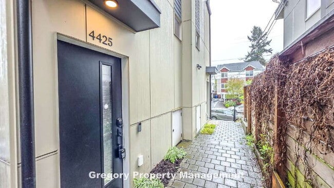 Photo - 4425 Meridian Ave N