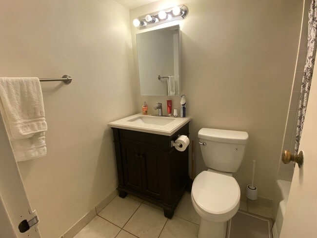 Photo - 2030 F St NW Unidad 603