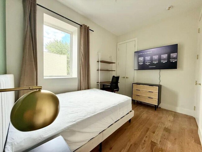 Building Photo - Furnished room/NOT APARTMENT Unit 3A