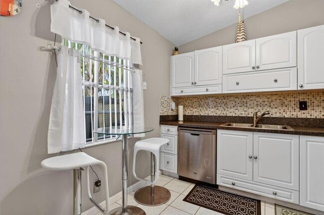 Photo - 540 NW 43rd St