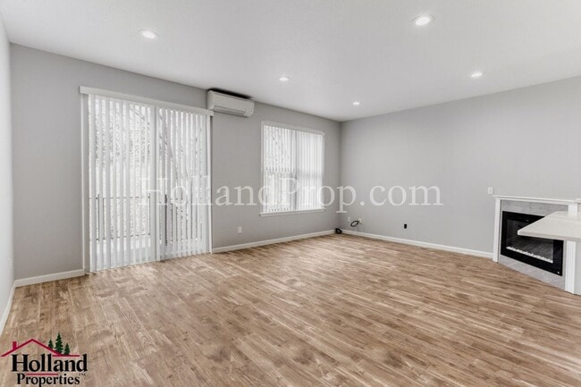 Photo - Beautiful 3-Level Hillsboro Townhouse in Quiet Cul-de-sac!