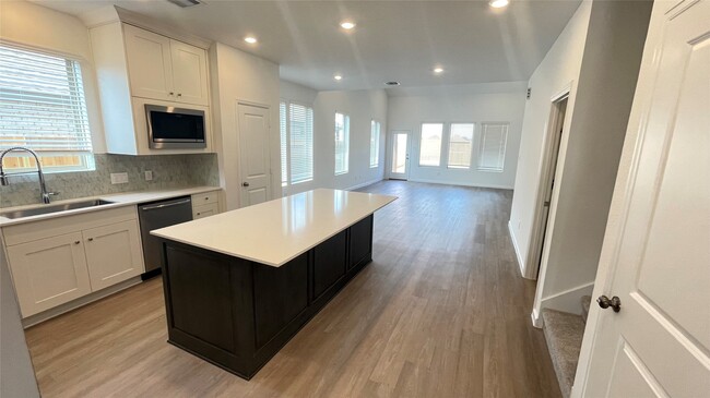 Building Photo - 30310 Tall Fescue Dr